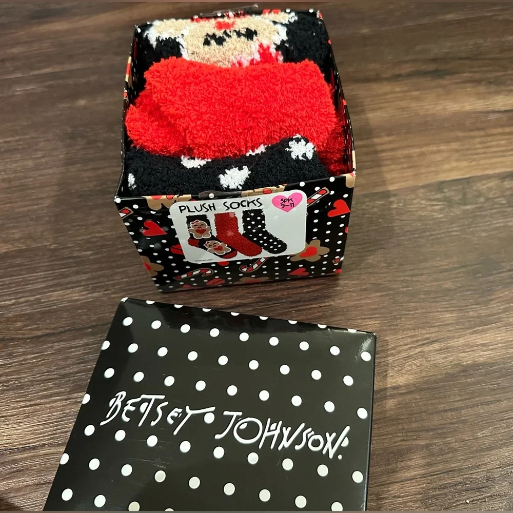 New in box!‎ Betsey Johnson Cozy Crew Plush Socks-3 Pack